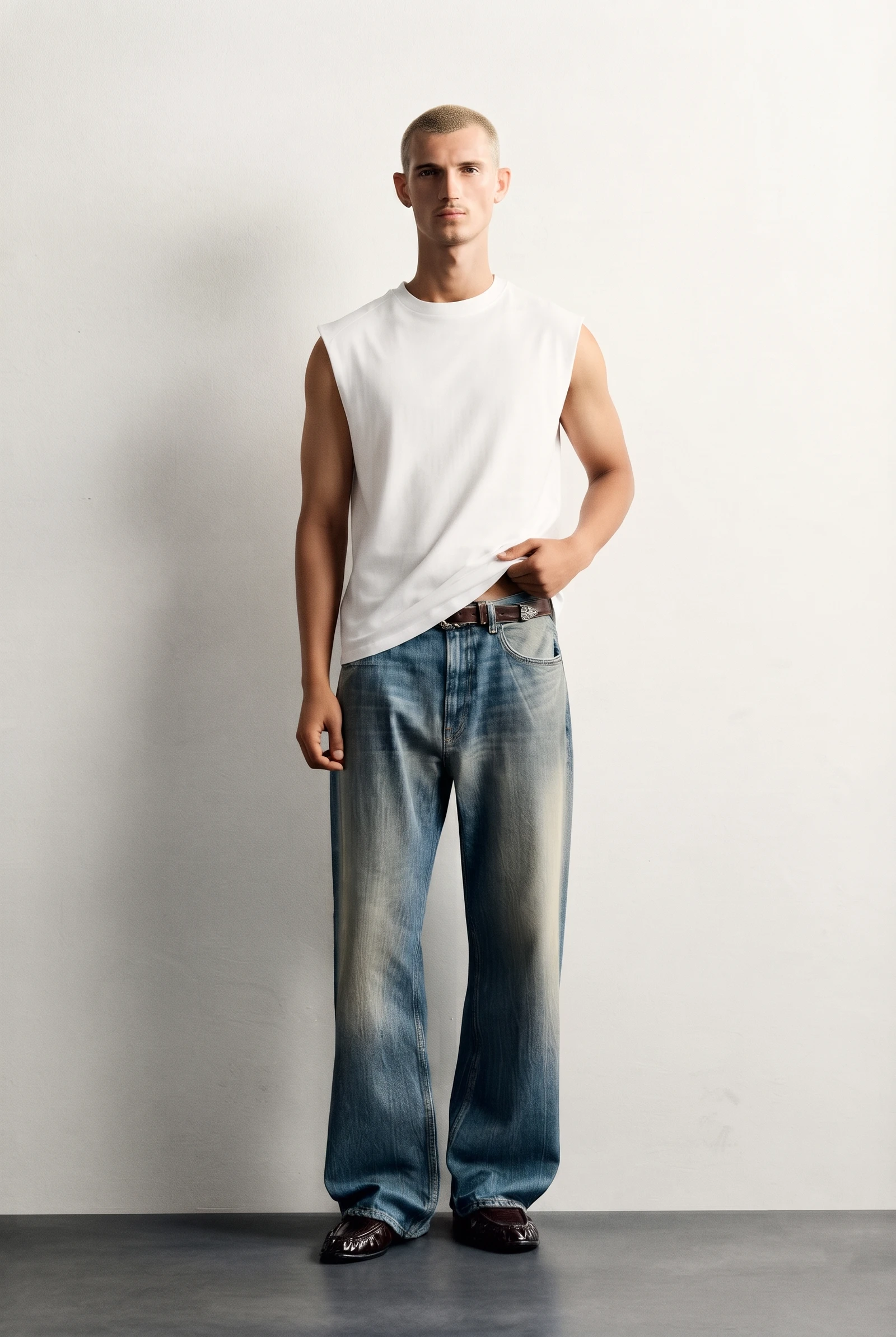 Men's Off-White Graphic Print Sleeveless T-Shirt | Casual Streetwear Sando Top